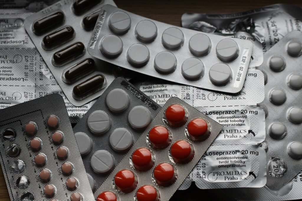 Surprising causes of headaches: when to seek urgent help? 3 Several medications (capsules and tablets) used to treat the different causes of headaches